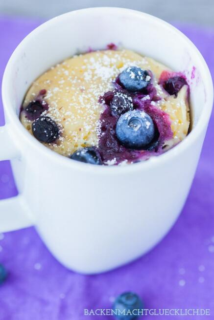 Tassenkuchen mit Blaubeeren | Backen macht glücklich