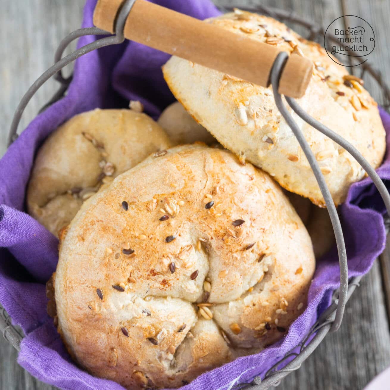 Schnelle Mehrkornbrötchen mit Hefe | Backen macht glücklich