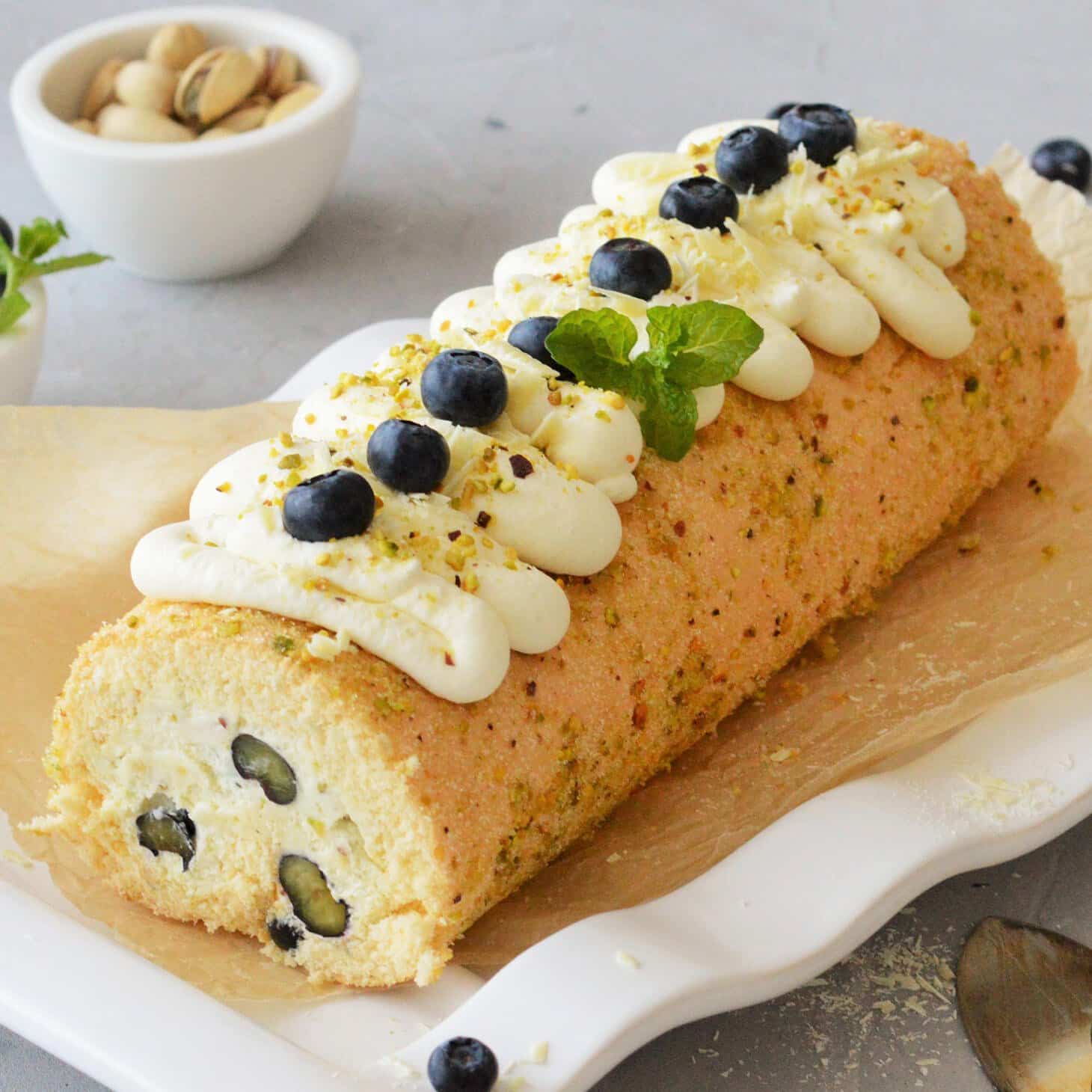 Biskuitrolle mit Heidelbeeren | Backen macht glücklich