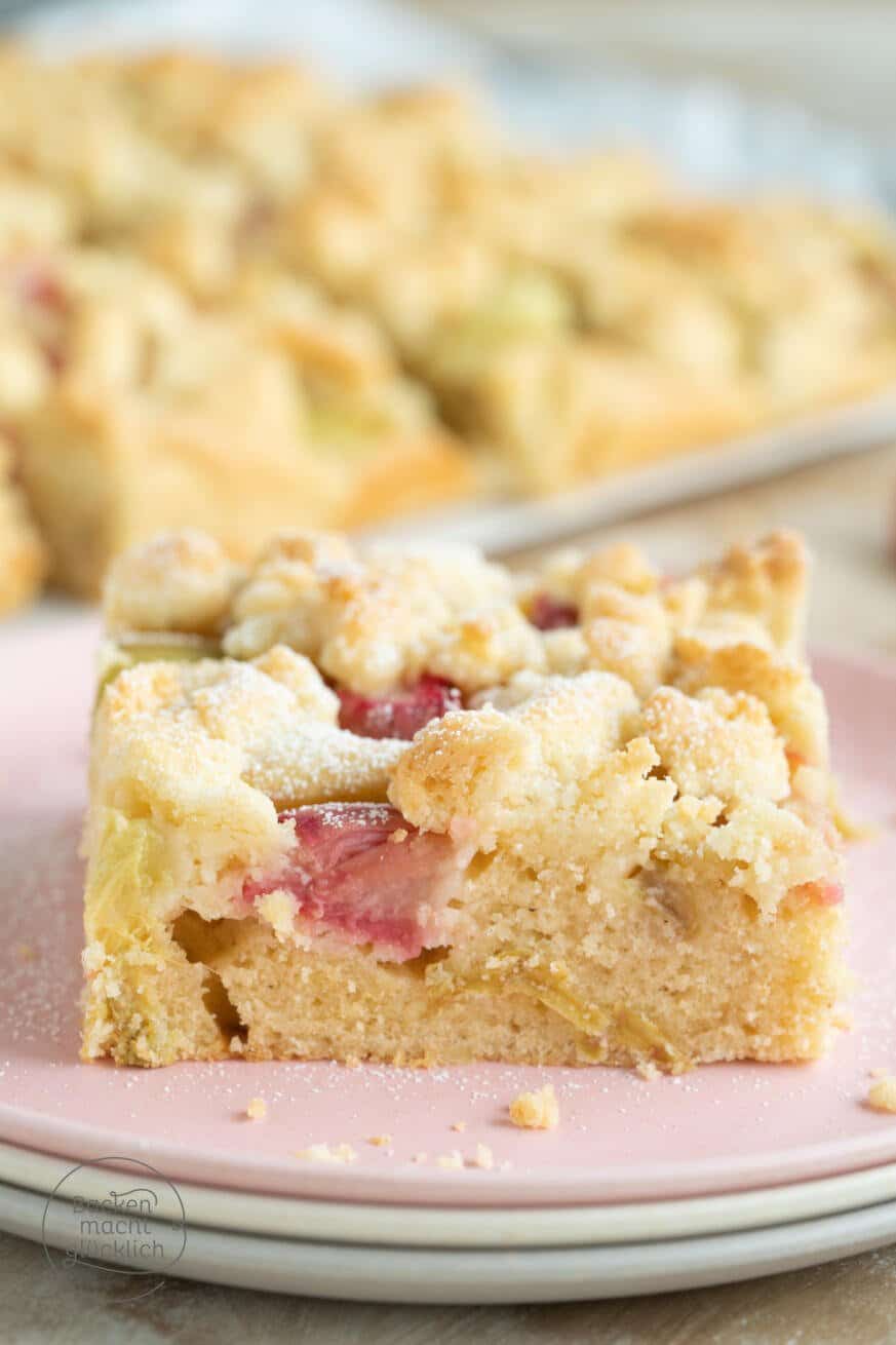 Rhabarberkuchen mit Streusel | Backen macht glücklich