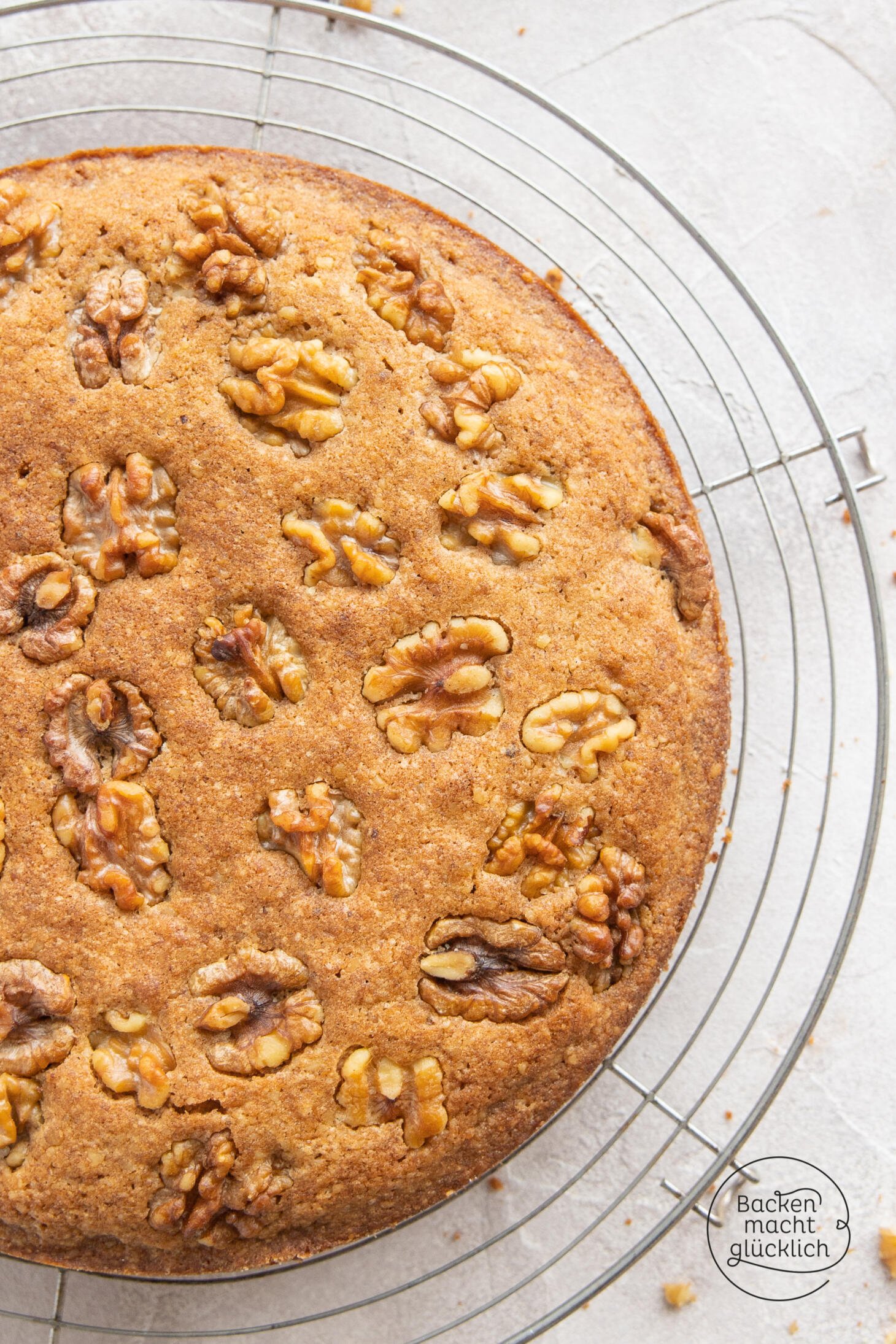 Einfacher Saftiger Walnusskuchen | Backen Macht Glücklich