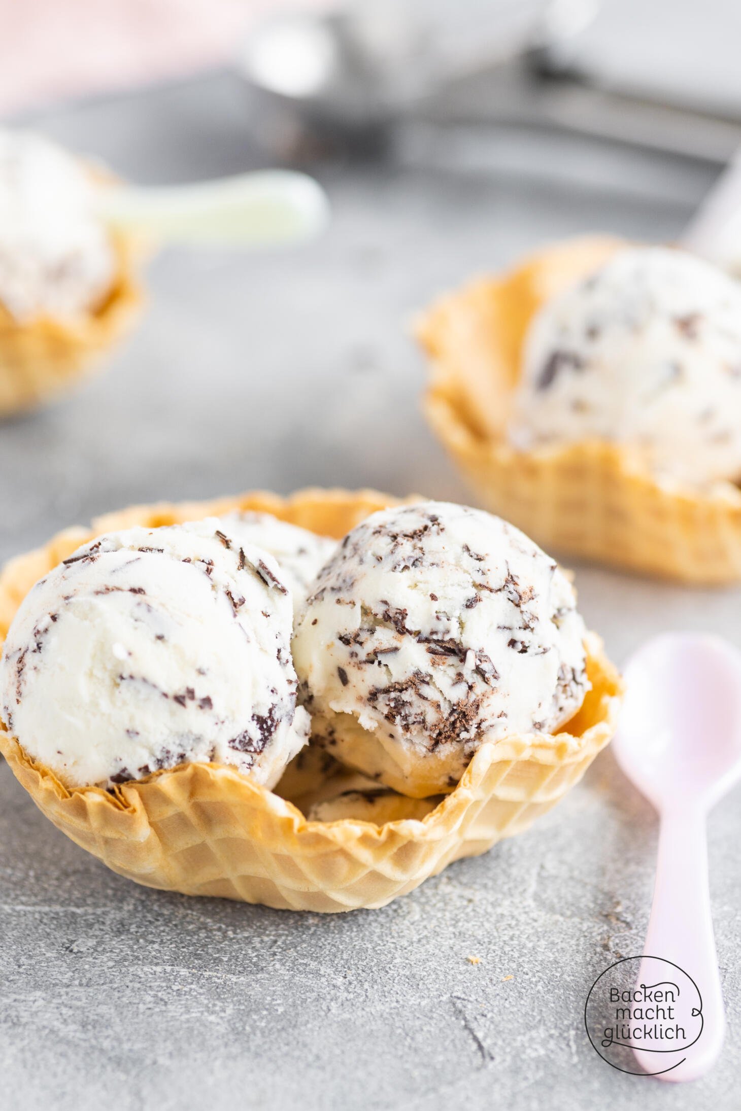 Einfaches Stracciatella-Eis | Backen macht glücklich