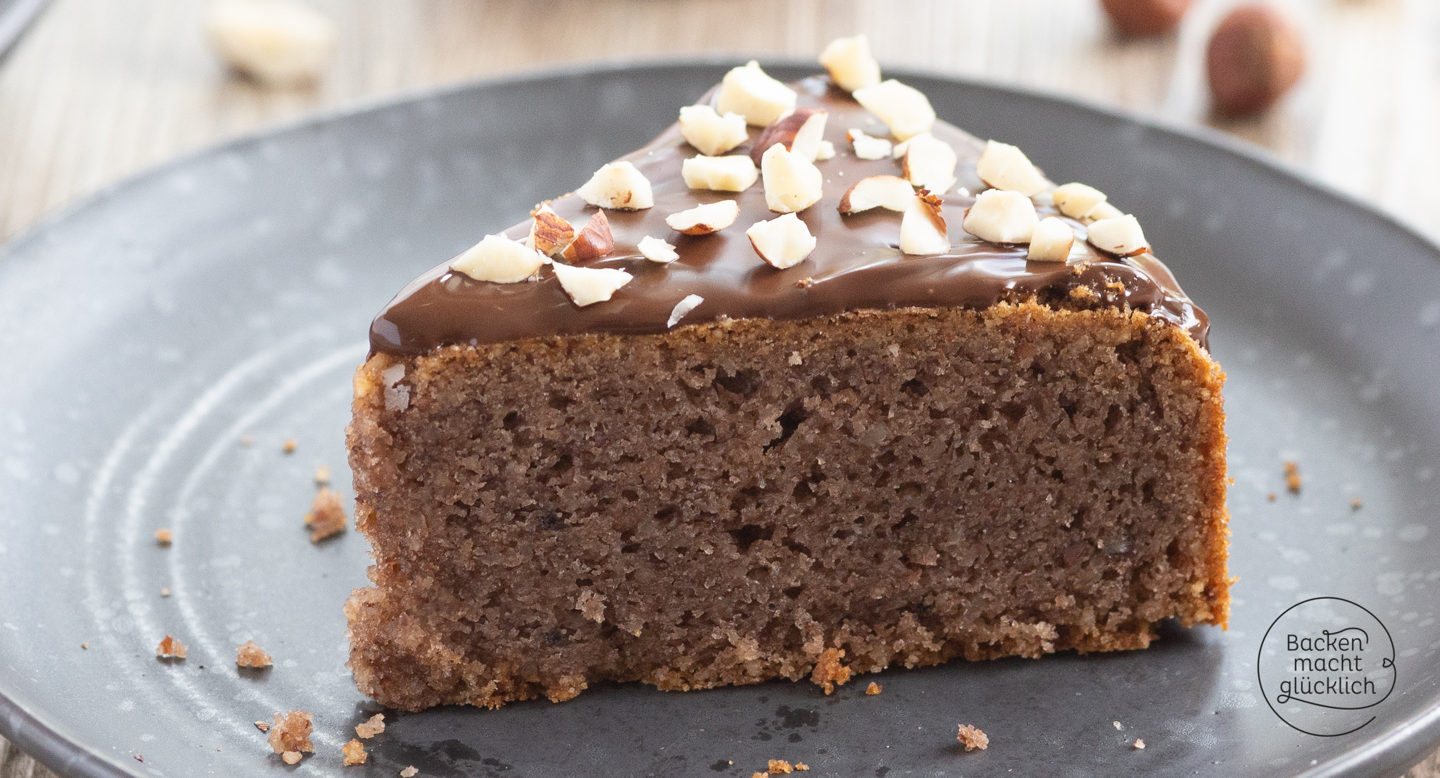 Saftiger Veganer Nusskuchen | Backen Macht Glücklich