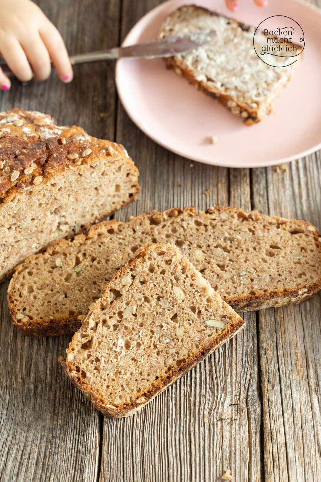 Saftiges Körnerbrot mit Sauerteig | Backen macht glücklich