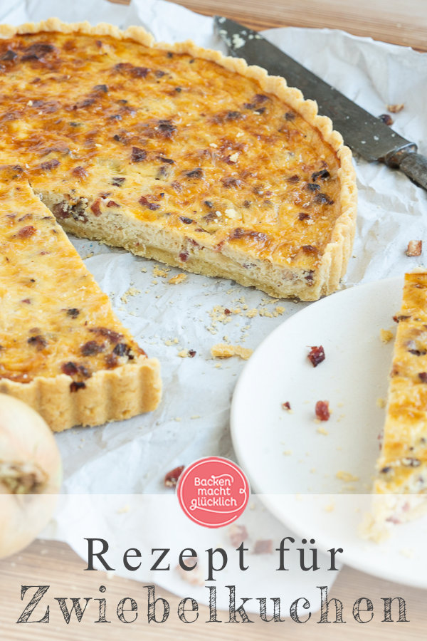 Der Zwiebelkuchen aus Mürbeteig ist super lecker und herzhaft. Das Rezept für den Zwiebelkuchen funktioniert mit Speck oder auch vegetarisch. Einfach genial! #zwiebelkuchen #herbst #zwiebeln #herzhaft #backenmachtglücklich