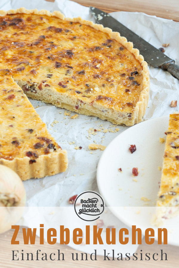 Der Zwiebelkuchen aus Mürbeteig ist super lecker und herzhaft. Das Rezept für den Zwiebelkuchen funktioniert mit Speck oder auch vegetarisch. Einfach genial! #zwiebelkuchen #herbst #zwiebeln #herzhaft #backenmachtglücklich