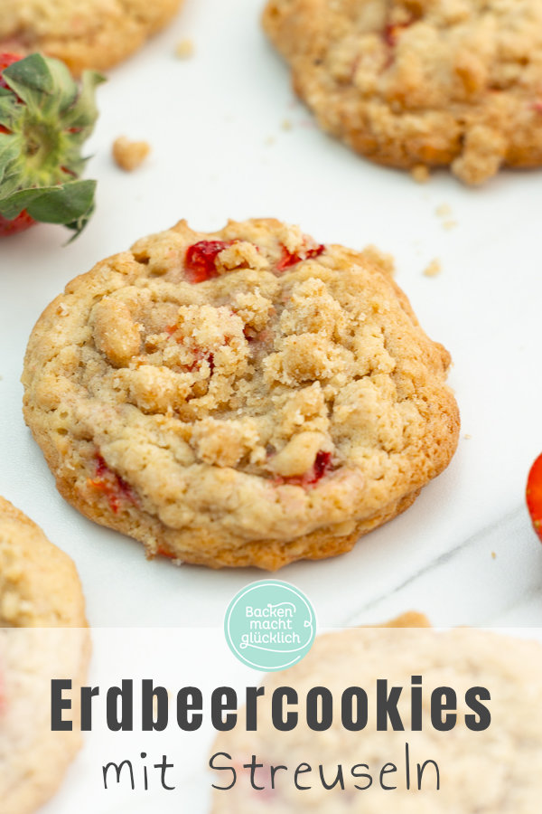 Sommerliche Erdbeer-Cookies mit Streuseln und frischen Früchten. Genial lecker. Am besten gleich nachbacken!