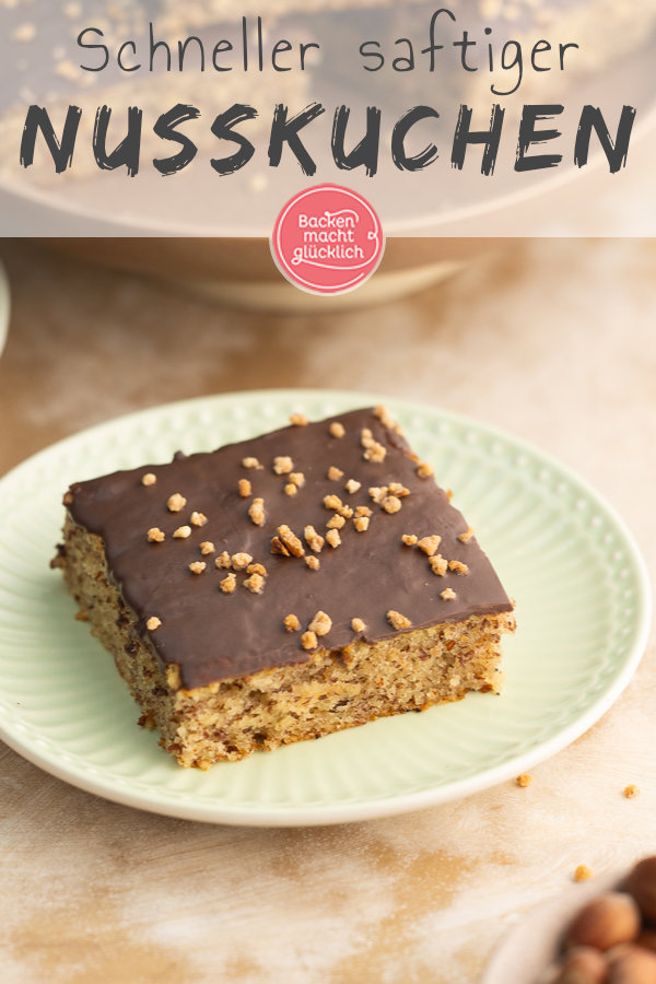 Einfacher, schneller und saftiger Nusskuchen vom Blech nach Omas Rezept. Diesen Blechkuchen mit Haselnüssen werdet ihr lieben!