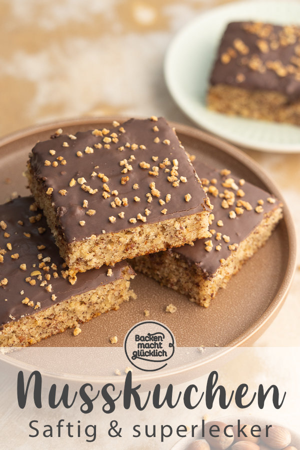 Einfacher, schneller und saftiger Nusskuchen vom Blech nach Omas Rezept. Diesen Blechkuchen mit Haselnüssen werdet ihr lieben!