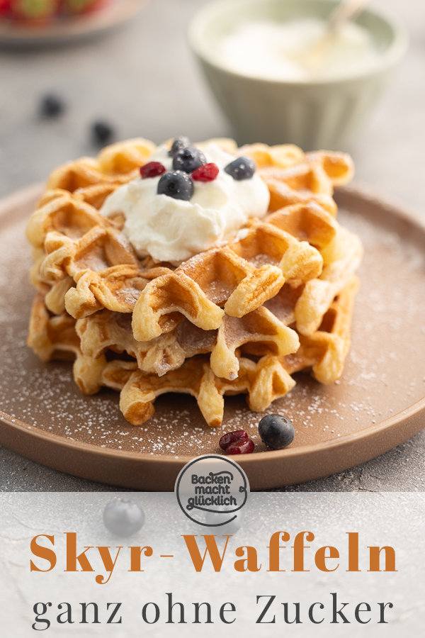 Diese einfachen Waffeln mit Skyr werden herrlich flaumig und lecker - und das, obwohl sie zuckerfrei und kalorienarm sind!